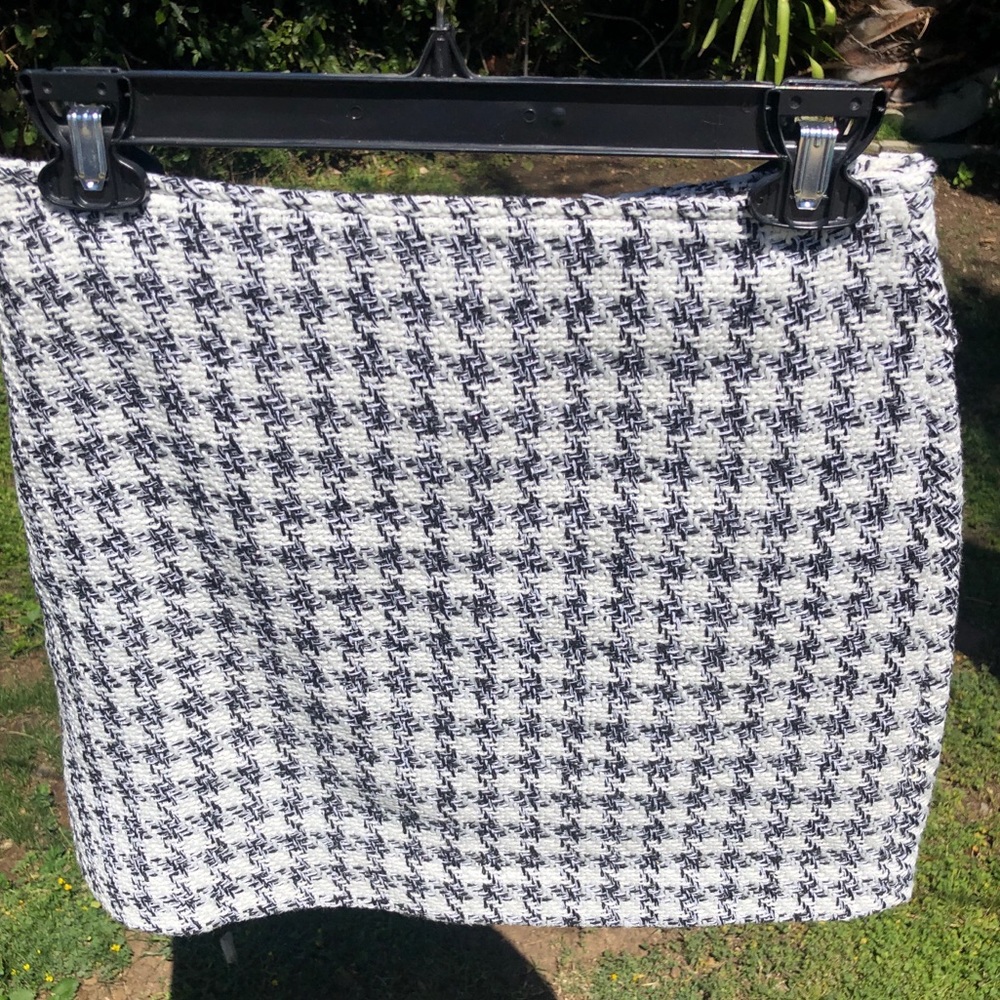 Black & white tweed mini skirt